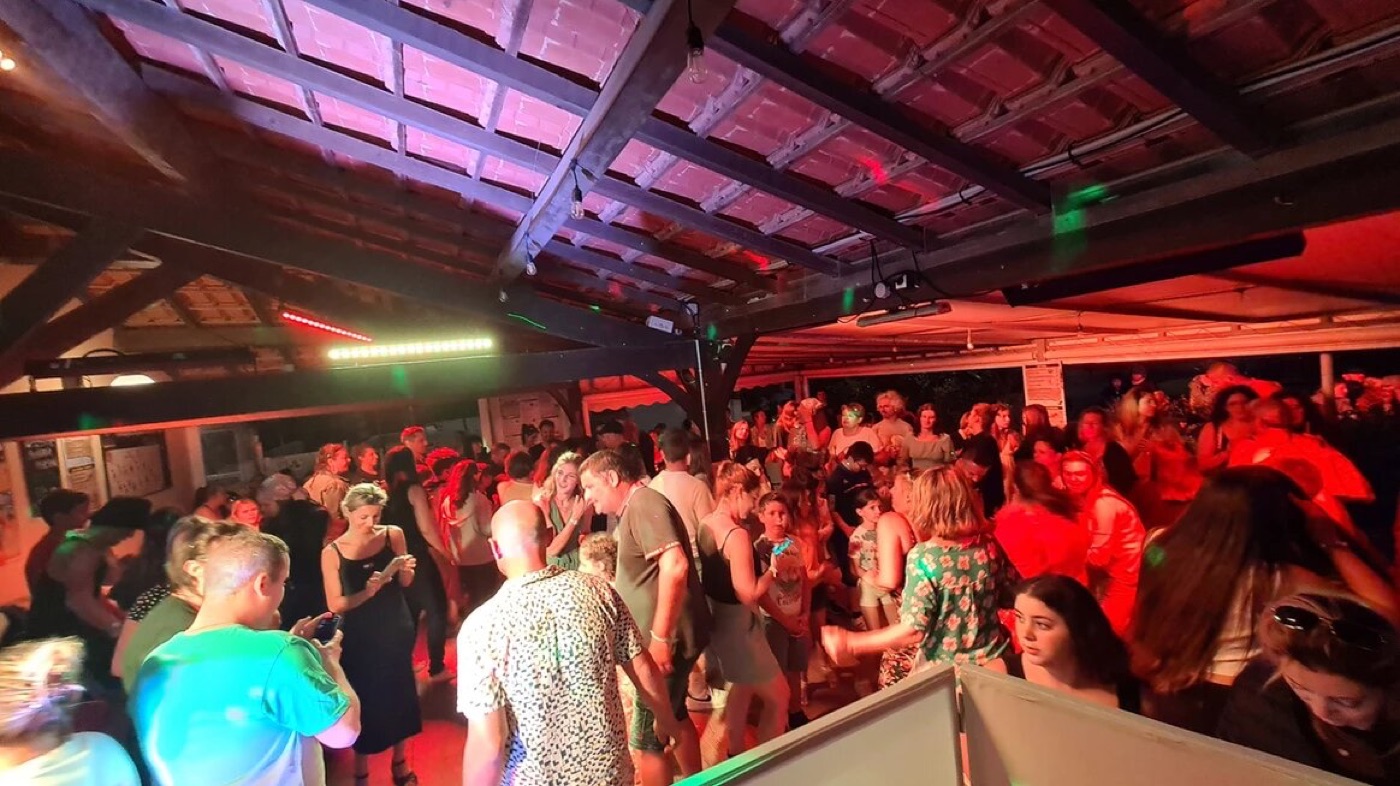 DJ Manu en prestation camping 5